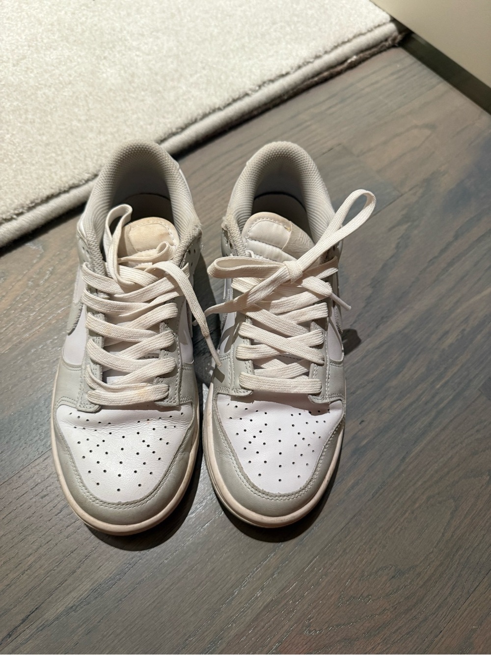 Low-Top White and Light Gray Sneakers
